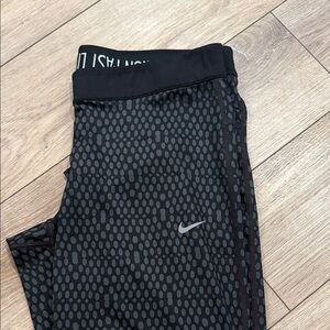 Excellent condition! Women’s Nike Black and Gray Leggings
